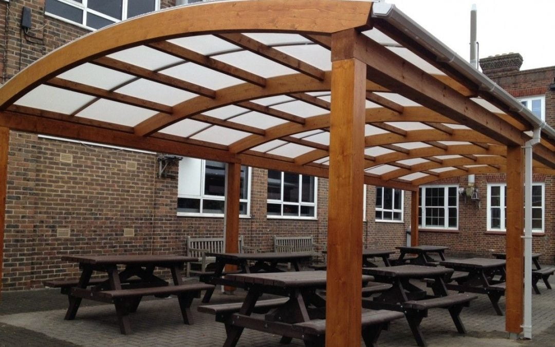What You Need to Know Before Hiring a Pergola Builder?